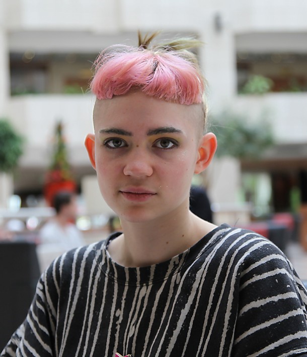 http://www.electronicbeats.net/app/uploads/2013/01/Grimes_960xXPx_LIGHBTBOX_IMG_0915_c_Lux-610x710.jpg