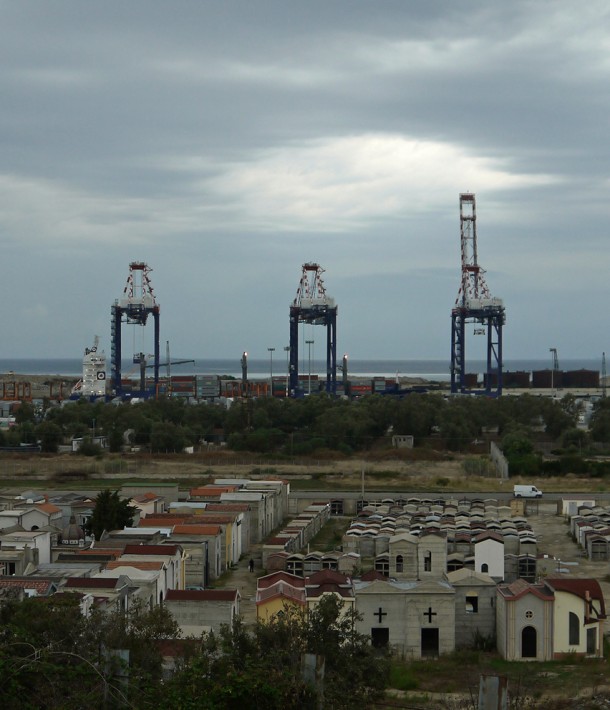 Hafen von GIOIA TAURO in Italien.