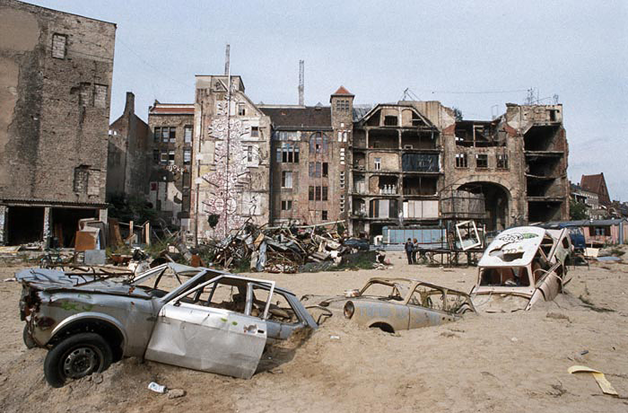 An alternative history of the fall of the berlin wall electronic ...