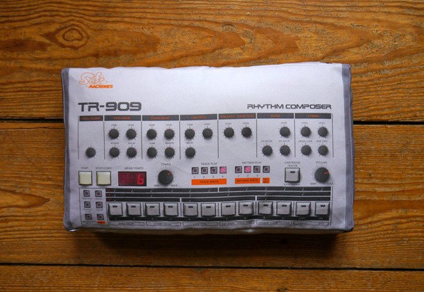 909