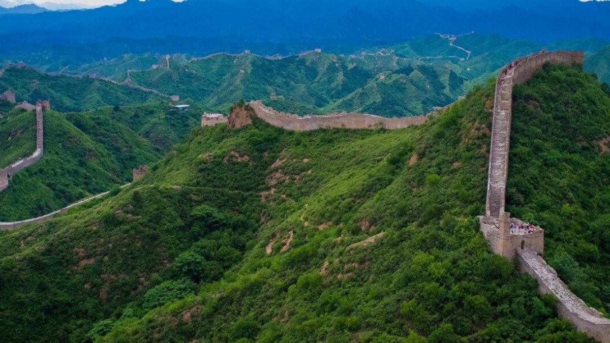 The_Great_Wall_of_China_at_Jinshanling-1400x600