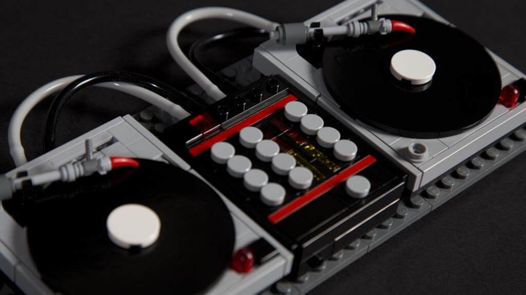 Lego-Turntables-DJ-setup
