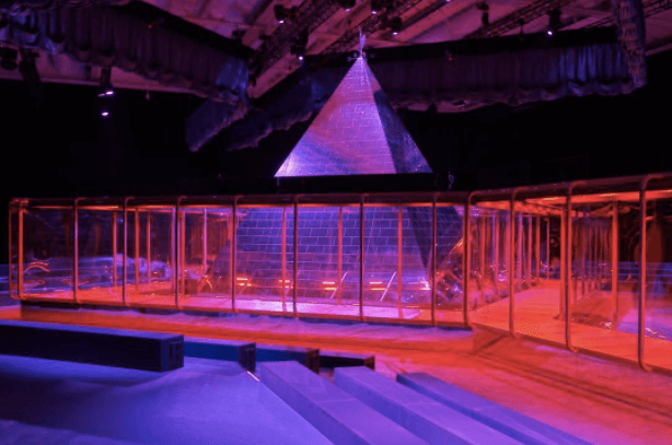 pyramid gucci