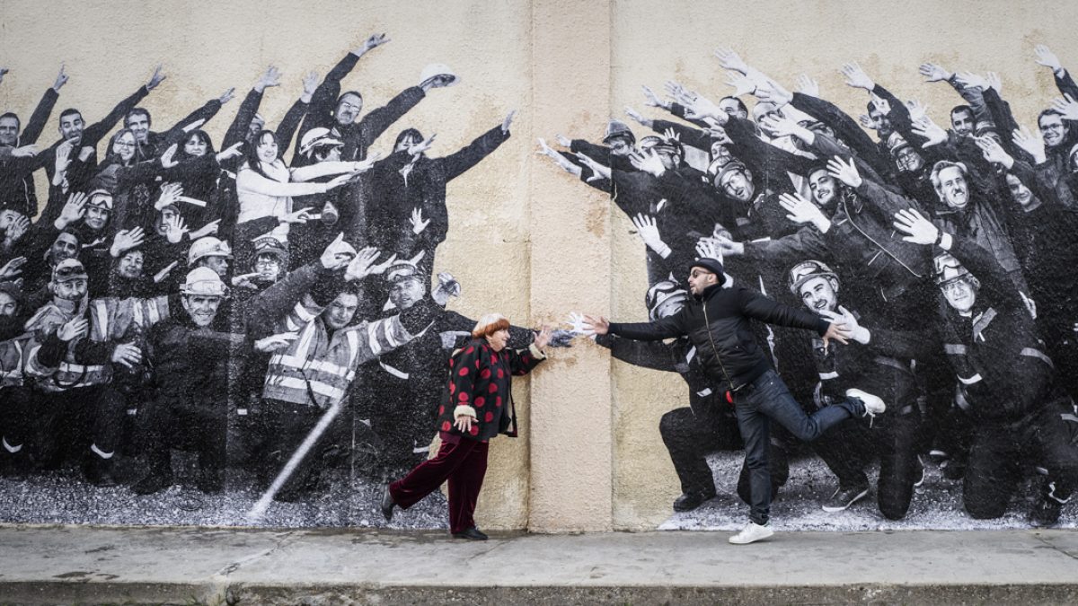 Vezi 4 documentare despre street art și amintește-ți de SISAF 2018 / Agnès Varda and JR in Visages villages (2017)