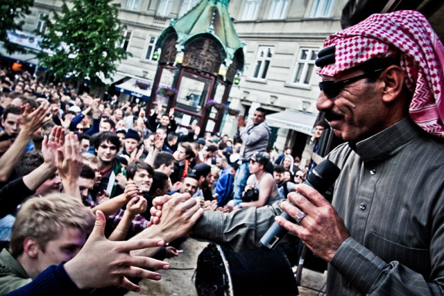 Omar_Souleyman_by_Rasmus_Nautrup_Jensen
