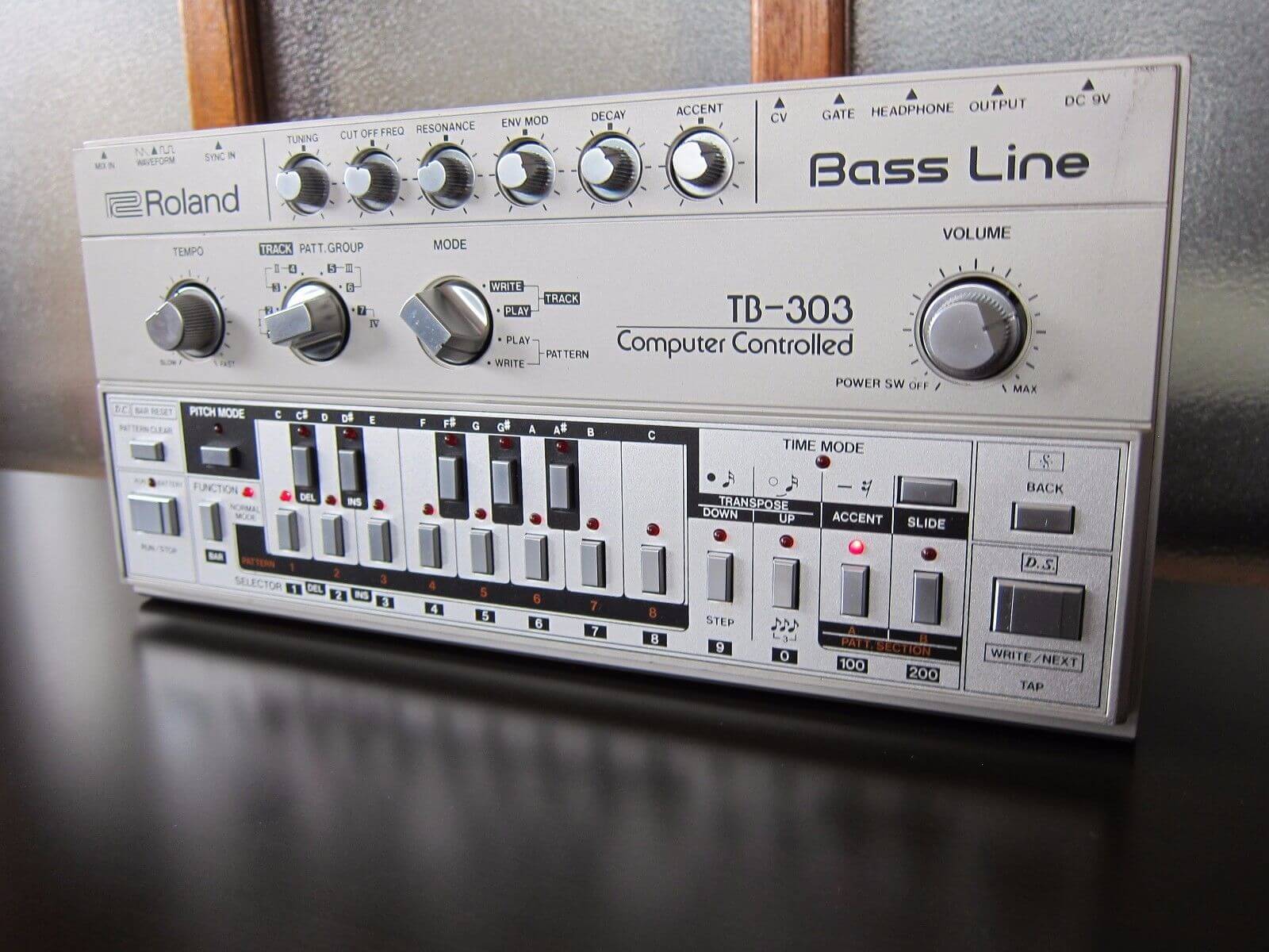 Use This Browser-Based TB-303 To Make Banging Acid House Tracks