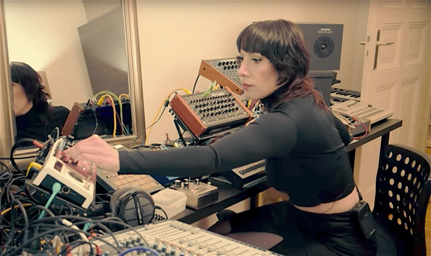 Watch Lady Starlight Make A Techno Banger In Just 10 Minutes Telekom Electr...