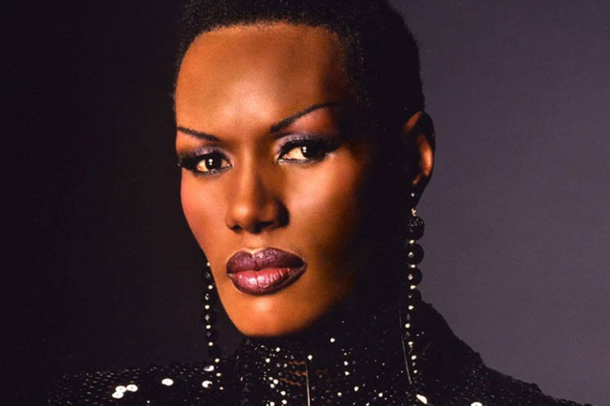 Die 76 Jahre alte 179 cm große Grace Jones im 2024 Foto