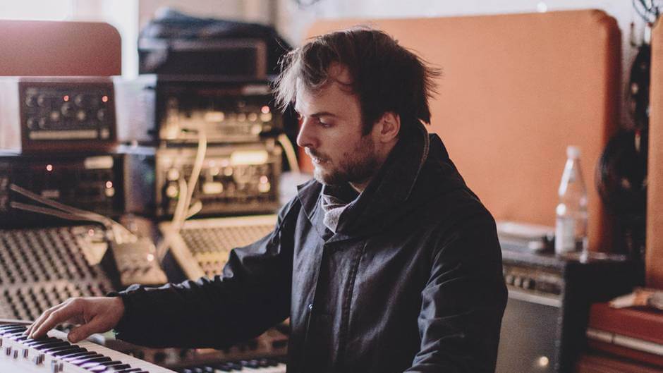 dele gør dig irriteret sort This Video Takes You Inside Nils Frahm's Jaw-Droppingly Beautiful Studio |  Telekom Electronic Beats