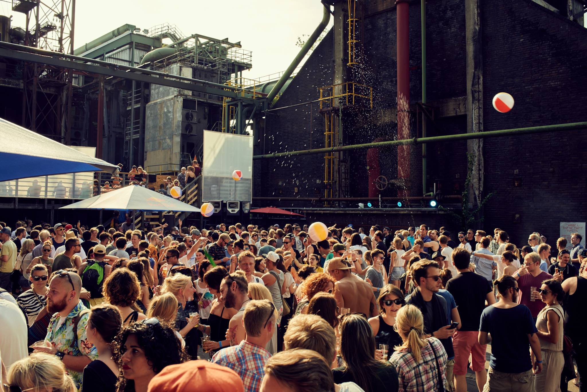 Crowd Zeche Zollverein by Henri Vogt