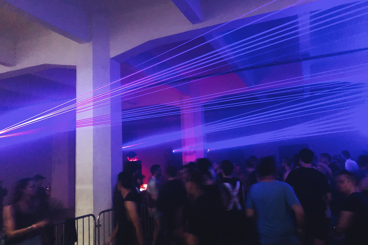 Rave egy budapesti gyárépületben a múlt hétvégén