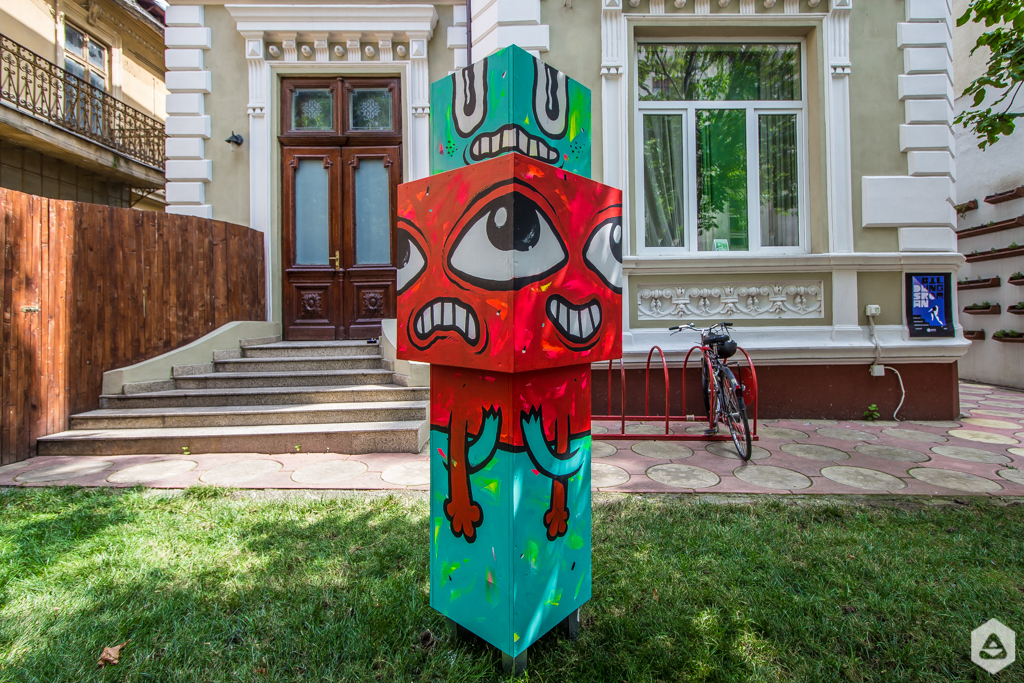 Pisica Pătrată Totem Un-hidden Bucharest, 2017, Lente © feeder.ro